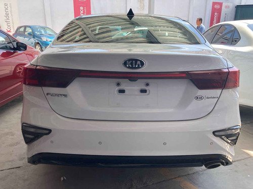 Imagen 4 de 15 de Kia Forte Sedan 2021 4p Ex L4/2.0 Aut