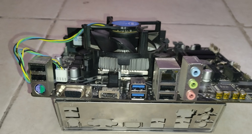 Kit Motherboard Gigabyte + I5 8va Gen + 16gb Ram + Gt 710 Negro (Usado)