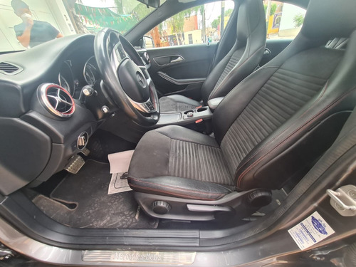 Imagen 13 de 20 de Mercedes Benz Cla 200 Amg Coupé 2014