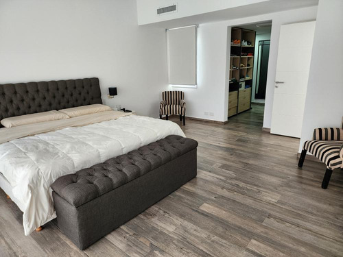Casa En Venta - 4 Dormitorios 3 Baños - Cochera - 1000mts2 - San Vicente