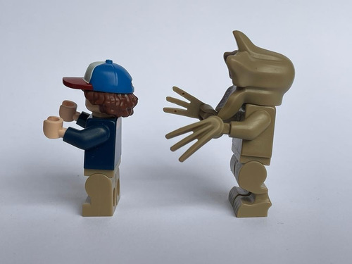 Imagen 5 de 9 de Lego Minifigura Dustin Y Demogorgon Stranger Things 75810