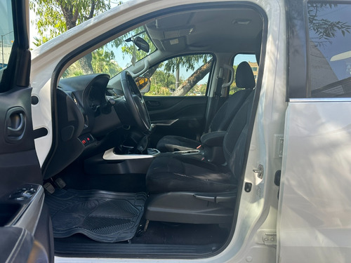 Nissan NP300 2.4 Doble Cabina Se Aa Pack Seg Mt