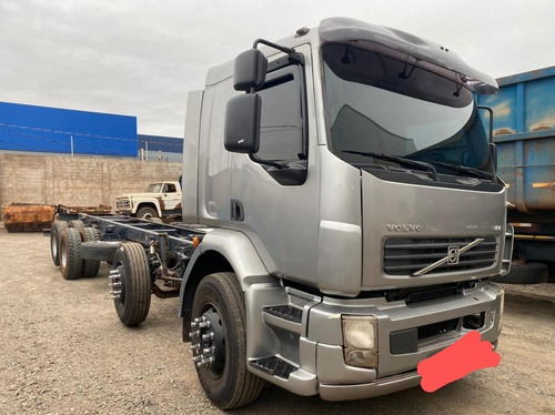 Imagem 3 de 6 de Volvo Vm 260 Bitruck