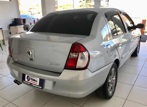 Imagem 3 de 6 de Renault Clio 2006 1.6 16v Privilège Hi-flex 5p