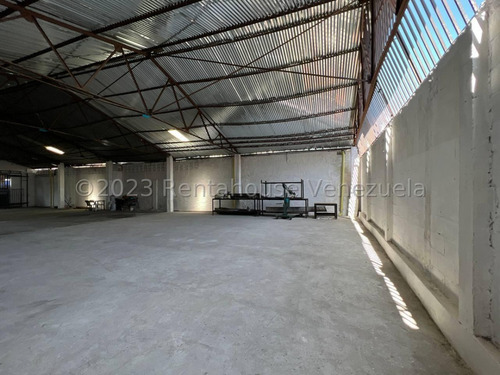 Galpón Comercial En Venta En Centro Barquisimeto Lara. Código 24-6659 Excelente Oportunidad Al Mejor Precio Negociable!!!. Comunicate Conmigo! Gracias. Pregunta Sin Compromiso Kv #