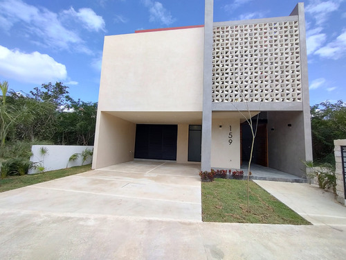 Casa En Venta De 4 Recamaras En Paseos Del Country Yucatán