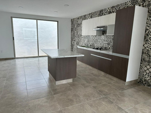 Renta De Casa Nueva En Toluca - Cacalomacan Ven A Conocer Tú Casa Con Un Hermoso Jardín , En El Primer Cuadro De La Zona Residencial Campestre De Cacalomacan El Mas Exclusivo A 20 Min Centro De Toluca