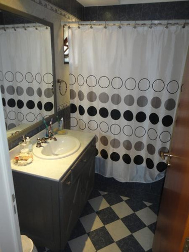 Imagen 24 de 29 de Venta - Parque Chacabuco - Casa De 242m2 Cubiertos Con Piscina, Jardín Y Quincho