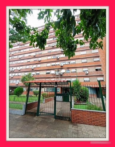 Gran Oportunidad En Venta!! Hermoso Apartamento En Jacinto Vera 4 Dormitorios, 2 Baños, Excelente Ubicación, Muy Sólido Y Cómodo!!