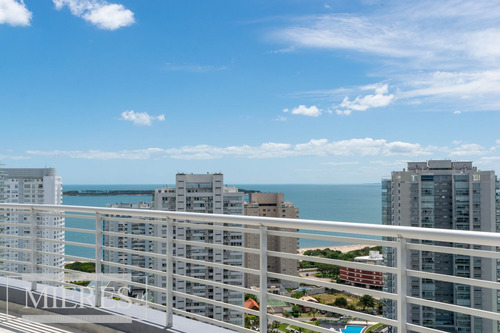 Pent-house 2 Dormitorios En Venta- Playa Mansa (ref: Atm-7398)