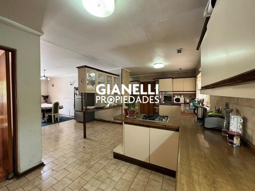 Gran Casa 4d/4b + Serv - Osman Pérez Freire - Miguel Ramírez