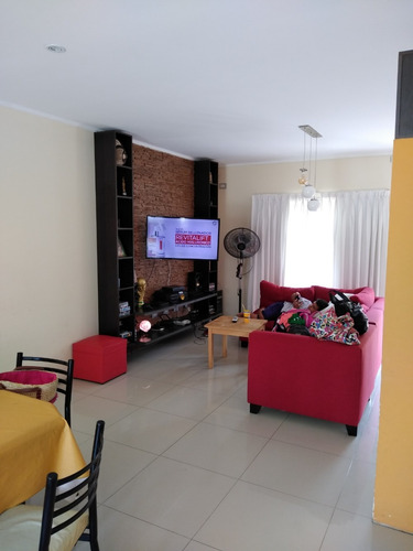 Imagen 8 de 12 de Vendo Casa 3 Domitorios Garaje Y Quincho Lavadero Parque