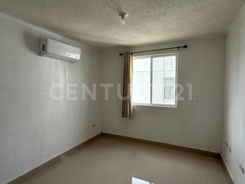 Casa En Renta De 3 Niveles En Esquina, Valle La Rioja, Apodaca, Nuevo León