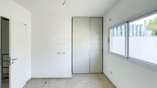 Triplex 2 Dormitorios Venta - Olivos-maipu/uzal