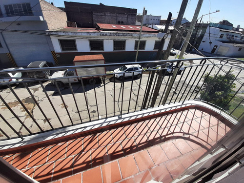 Casa 2 O 3 Familias En Venta Ubicado En Lanús Oeste