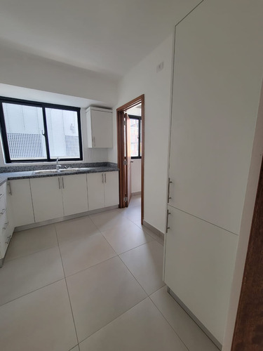 Imagen 2 de 22 de Apartamento De 3 Habitaciones En Alquiler