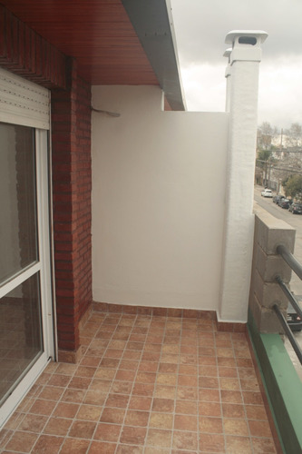 Imagen 9 de 14 de Patrón Al 5700, Villa Luro. Dúplex Sin Expensas. Superficie 73 M2. 2 Plantas. 3 Ambientes. 2 Dormitorios. Suite. 2 Baños. 2 Balcones A La Calle, Uno En Casa Planta. Parrilla Propia. Cochera P/ 2 Autos