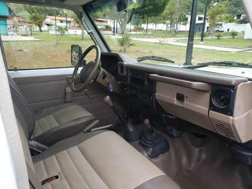 Toyota Macho Pick Up / Hembrita 2008