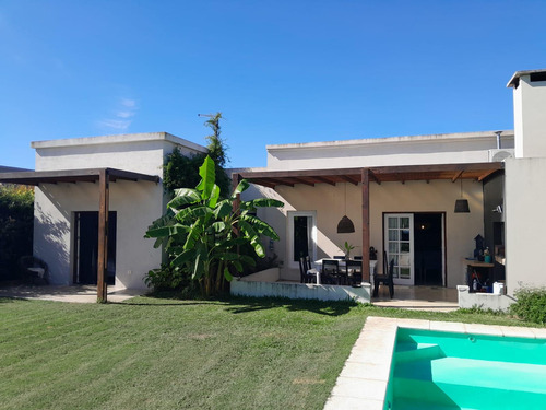 Casa 4 Ambientes En Venta Barrio San Alfonso, Pilar Del Este