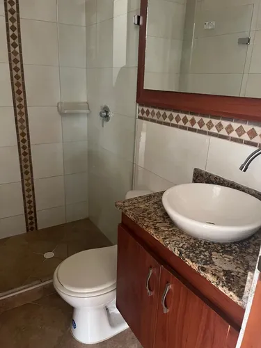 Apartamento Con Excelentes Espacios En Los Colores - Medellín, ¡oportunidad!