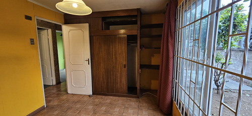 Casa Paradero 12. 3 Dormitorios, 1 Baño, Estacionamientos.
