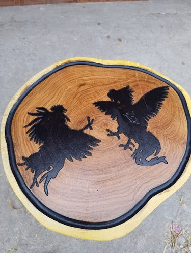 Cuadro Decorativo Grabado Y Pintado A Mano. Gallos En Pelea