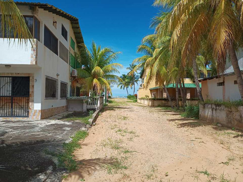 Townhouse De Playa En San Juan De Los Cayos. Falcón