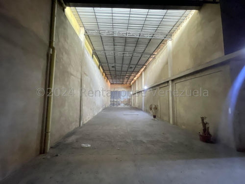 Galpón En Venta En La Avenida Constitución De Maracay Excelente Zona Comercial Listo Para Firmar Negociable Nela 24-23444