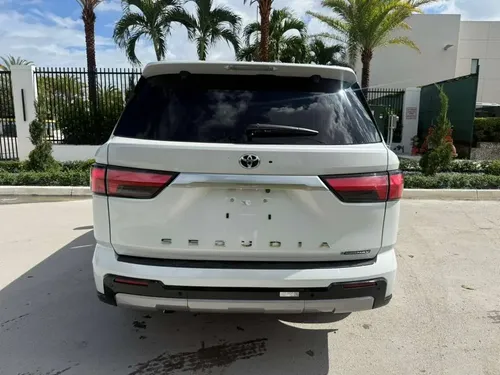 Toyota Sequoia Capstone 2026 Blanca | TuCarro