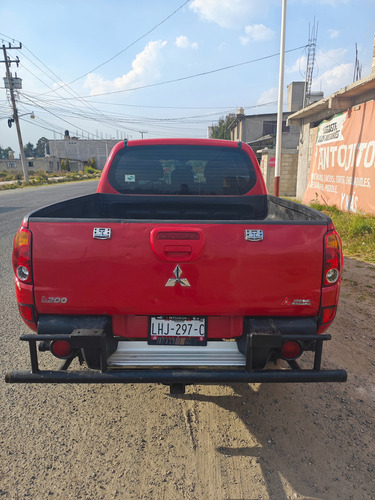 Mitsubishi L200 2.4 Cabina Doble 4x2 Mt