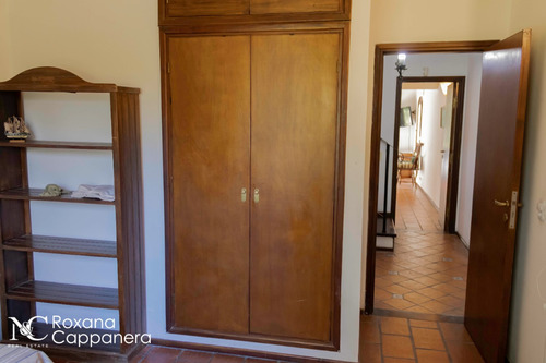 Casa De 4 Dormitorios Y Dependencias En Venta Cerca De La Playa En Cariló