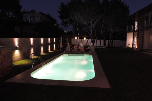 Apartamento En Tio Tom, 8 Dormitorios *- Ref: 3046