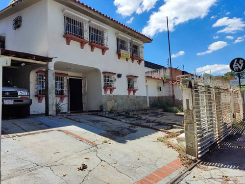 Casa Quinta Comercial De Dos Plantas En Venta Ubicada En La Urb. La Viña C- 222544 H.h