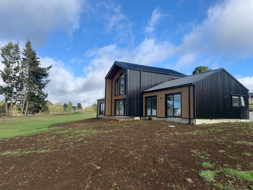 Casa En Venta De 4 Dorm. En Puerto Varas