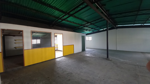 Alquiler/depósito/bello Monte/ 150m2 C/u