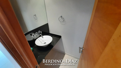 Apartamento En Torre Moderna Con Servicios En La Parada 4 De La Mansa- Ref: 910