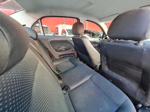 Imagem 13 de 15 de Volkswagen Voyage Trendline 2015 - Motor 1.6 - Imperdível