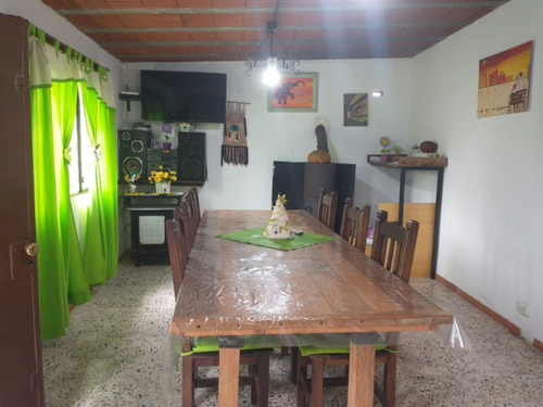 Gran Terreno Con Casa 3 Amb Y Pileta, Ubicado En Juan Bautista Alberdi Y Bouchard , San Vicente