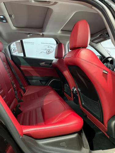 Alfa Romeo Giulia 2.0 Ti At