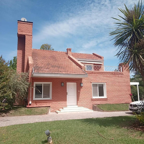 Casa En Venta - 3 Dormitorios 3 Baños - Cochera - 1.100mts2 - Campana