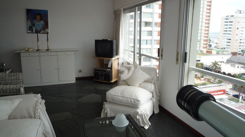 Apartamento En Peninsula, 2 Dormitorios *- Ref: 3394