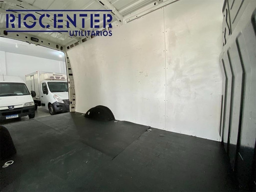 Imagem 5 de 11 de Iveco Daily - 2020/2020 2.3 Hpi Diesel 30-130 Furgão Manual