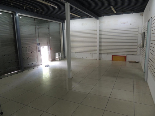 Local Comercial Esquina A Metros De Arenal Grande. Martin García