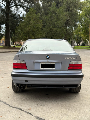 BMW Serie 3 2.0 328i Sedan