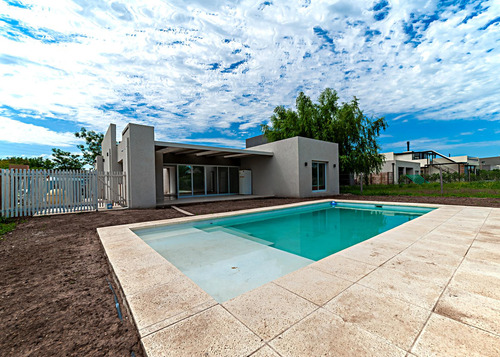 Venta Casa Pilar Del Este - San Ramon A Estrenar Con Pileta Y Jacuzzi
