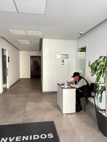 Renta De Oficinas, Consultorios Por Separado O Piso Completo En Alto Esmeralda