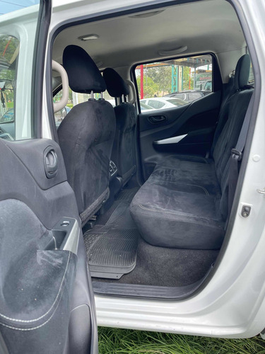 Imagen 9 de 15 de Nissan Np300 2018 2.4 Doble Cabina Se Aa Pack Seg Mt