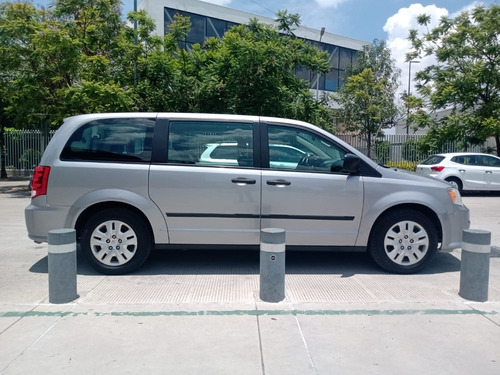 Imagen 7 de 15 de Dodge Caravan Se T/a Modelo 2017