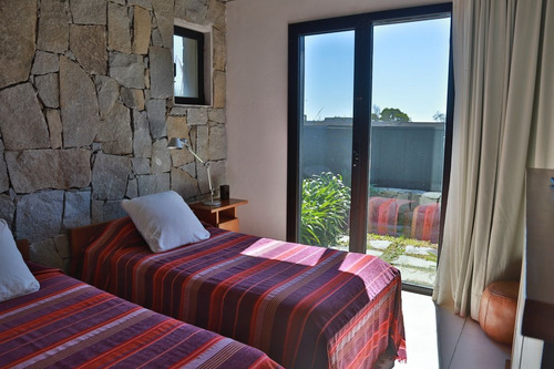 Casa En Alquiler Por Temporada De 4 Dormitorios En Punta Piedras (ref: Bpv-7396)