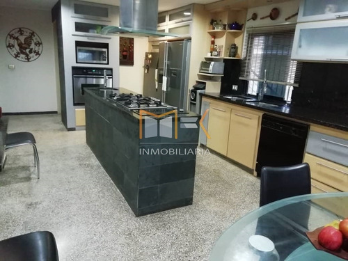 Imagen 15 de 21 de Mk Inmobiliaria, Vende Bella Y Cómoda Casa De 1389,88 Mts² De Terreno Y 403,81 Mts² De Construcción, Ubicada En La Urbanización Karimao Country / 04128517764